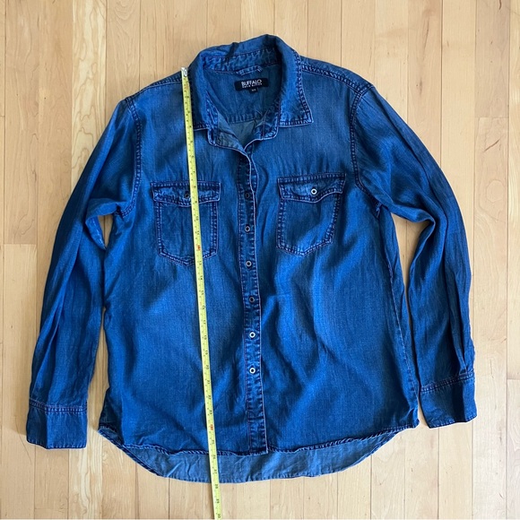 2/$20 Buffalo chambray denim shirt size Medium - Picture 5 of 9